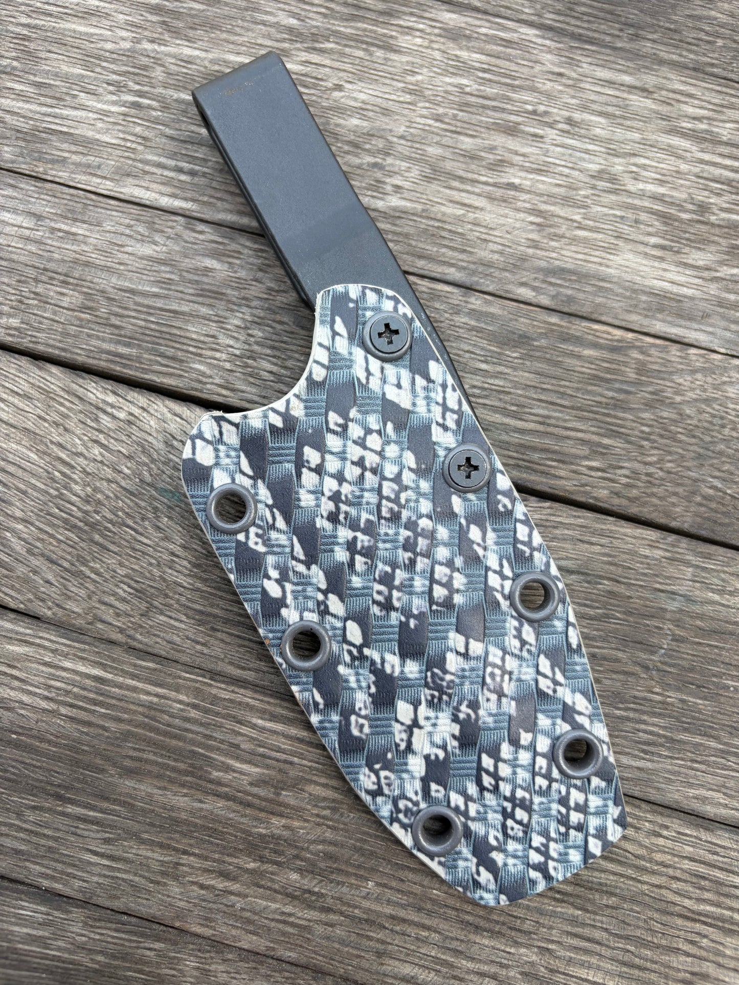 
                  
                    Kydex sheath
                  
                